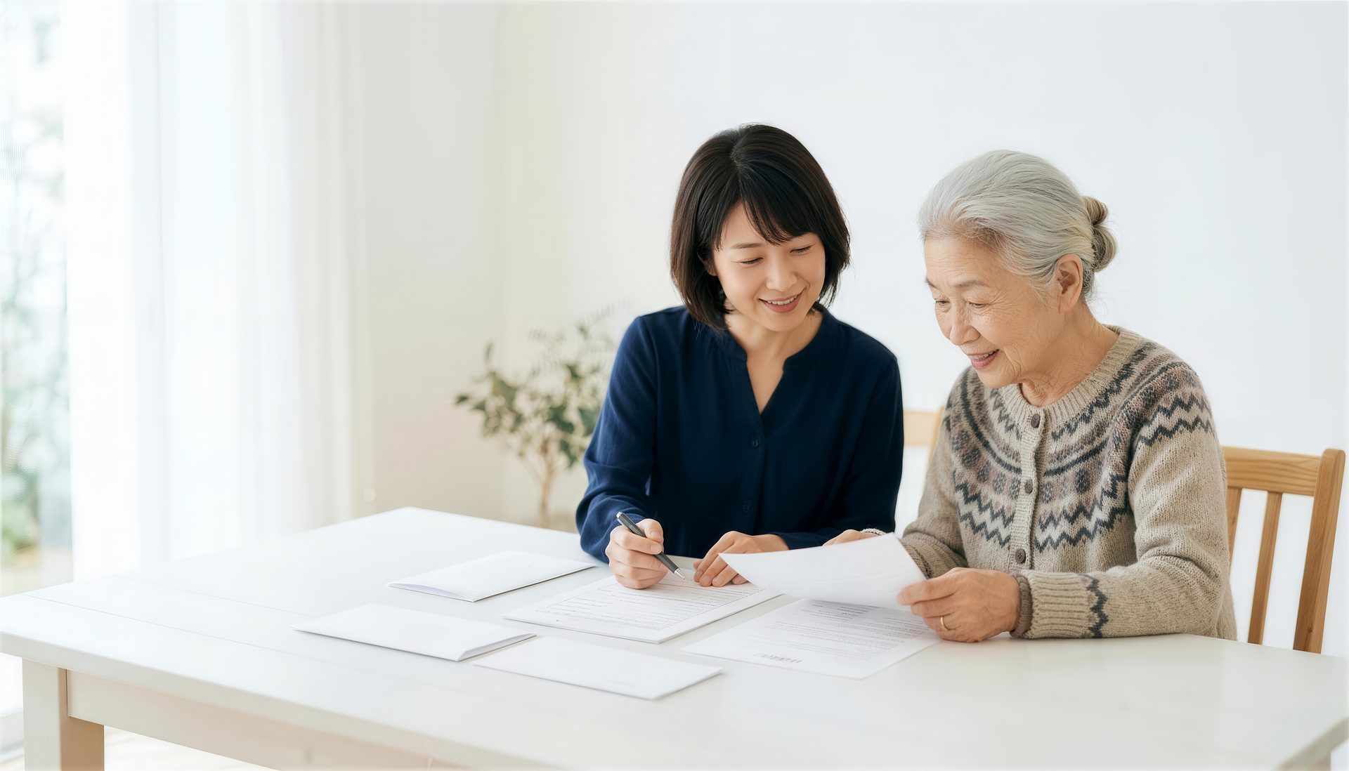 相談員に書類の相談をしている様子